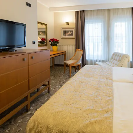 Sterling Garni ホテル 4*