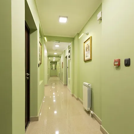 Sterling Garni Hotel