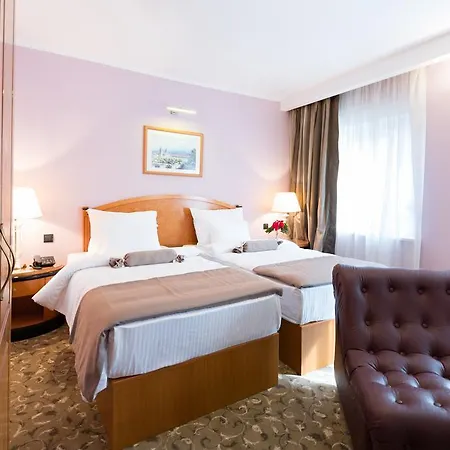 Sterling Garni ホテル 4*