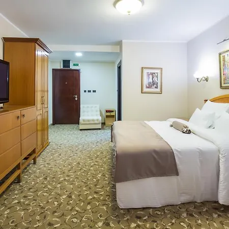 ホテル Sterling Garni 4*