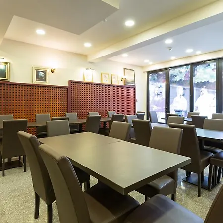 Sterling Garni Hotel