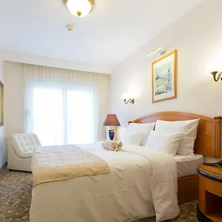 Hotel Sterling Garni 4*