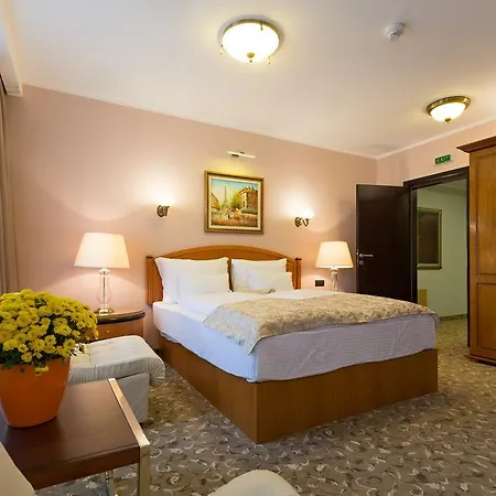 Hotel Sterling Garni 4*