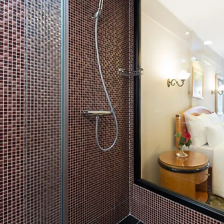 Hotel Sterling Garni 4*