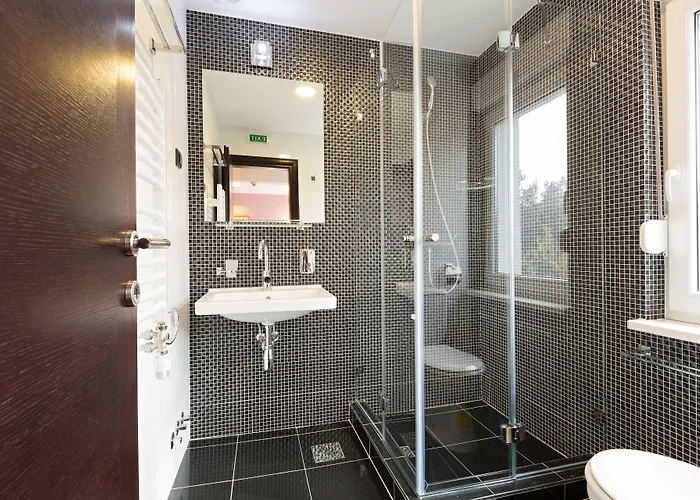 Sterling Garni Hotel 4*