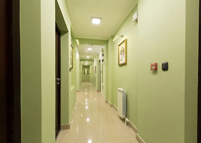 Sterling Garni Hotel