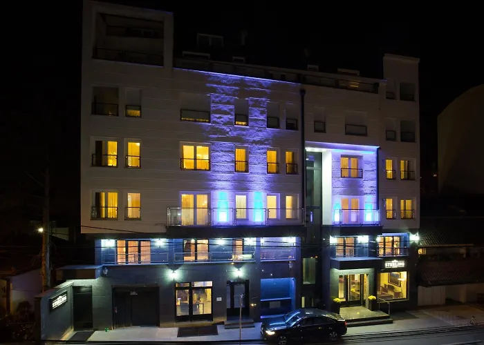 Sterling Garni Hotel 4*