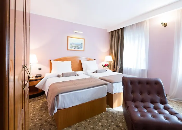 Sterling Garni Hotel 4*