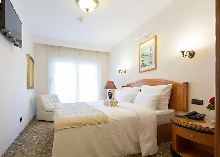 Hotel Sterling Garni 4*