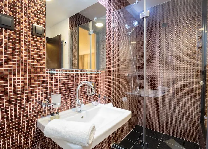 Sterling Garni Hotel 4*