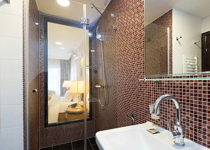 Hotel Sterling Garni 4*