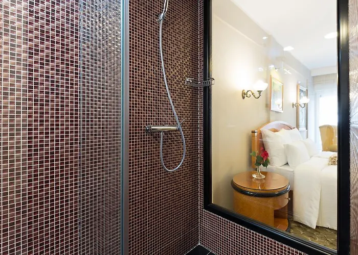 Hotel Sterling Garni 4*